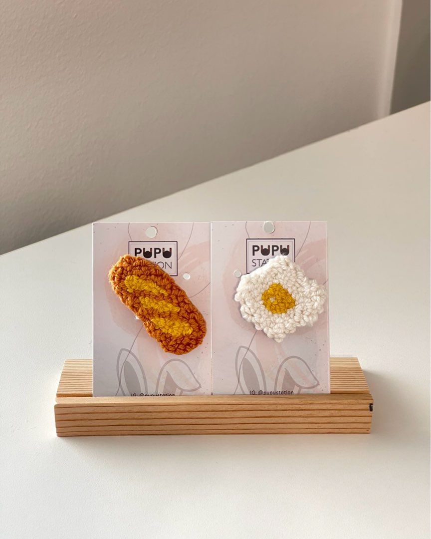 Breakfast pin set