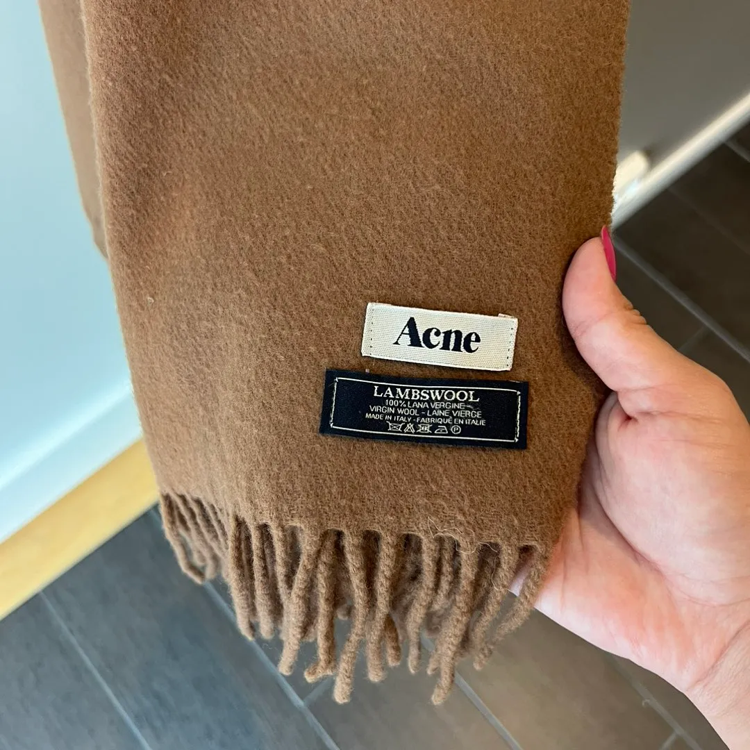 Acne skjerf