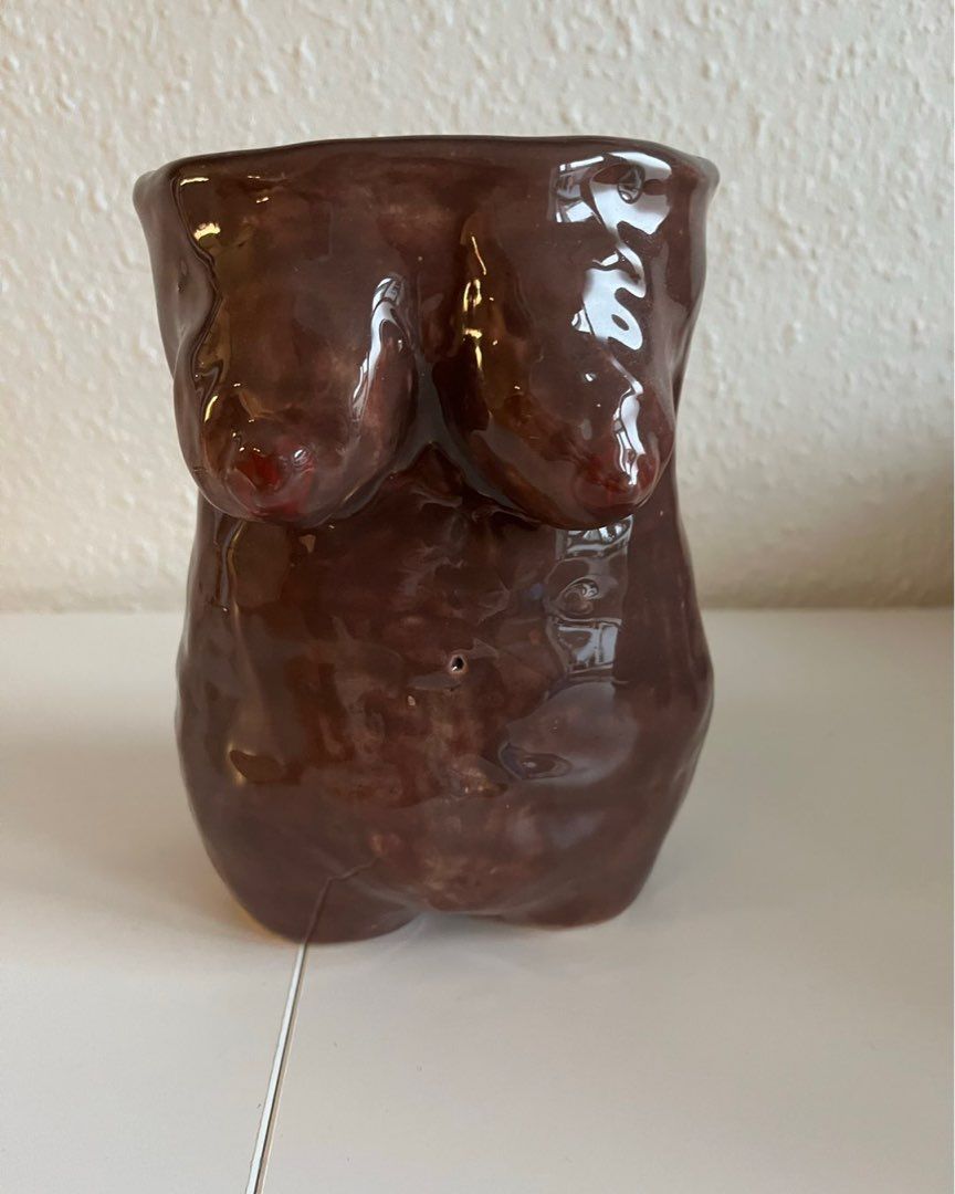 Torso vase