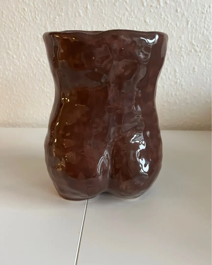 Torso vase