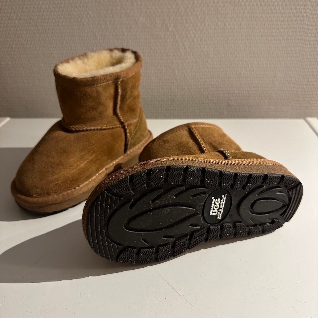 UGG str 265