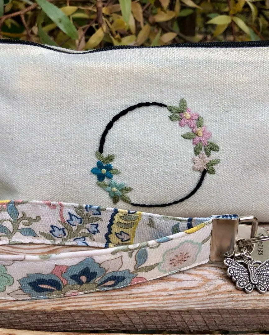 Håndbrodert clutch