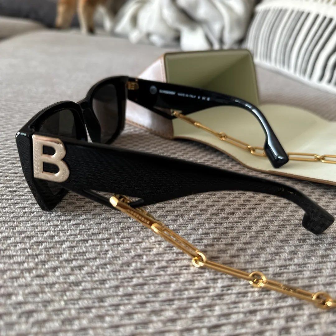 BURBERRY SUNGLASSES