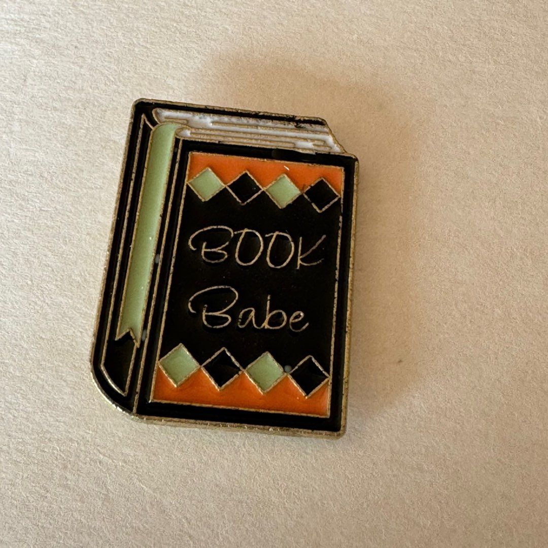 Enamel pin