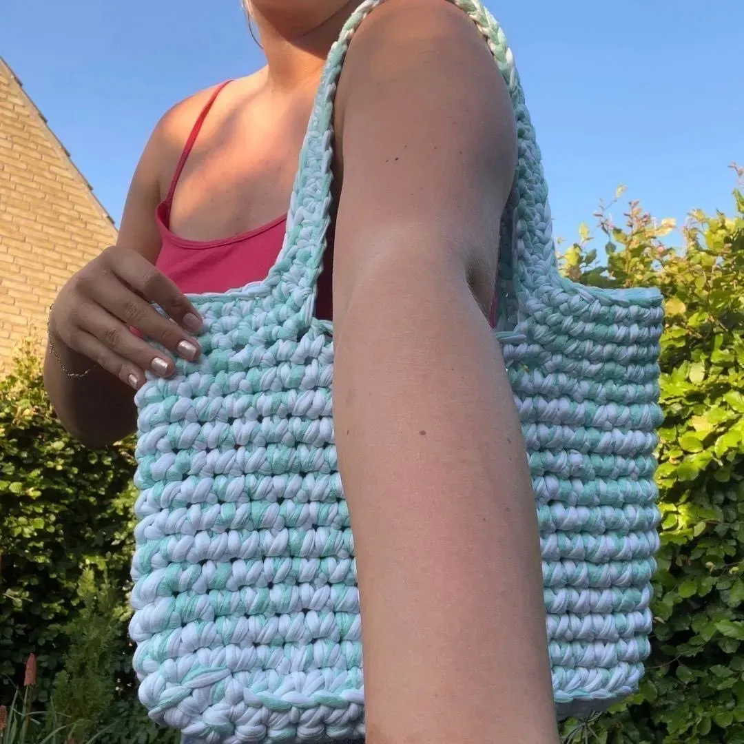 Crochet shoulderbag