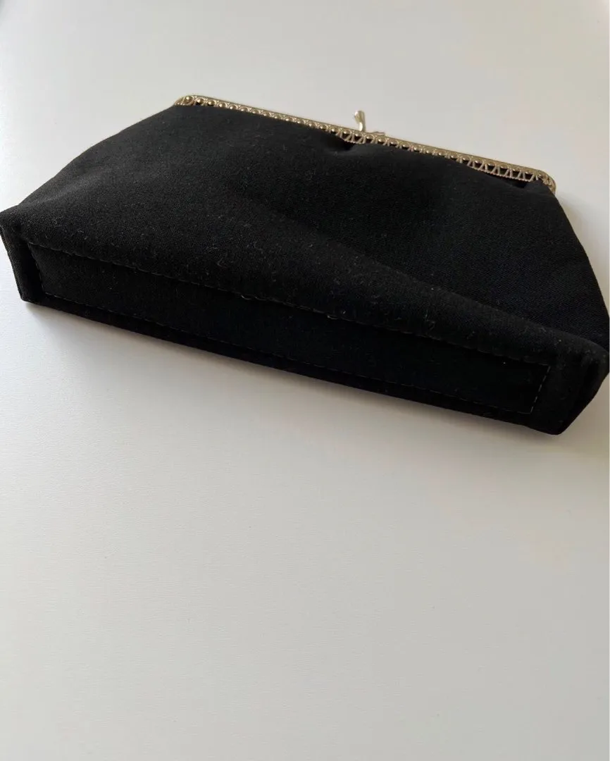 Black clutch