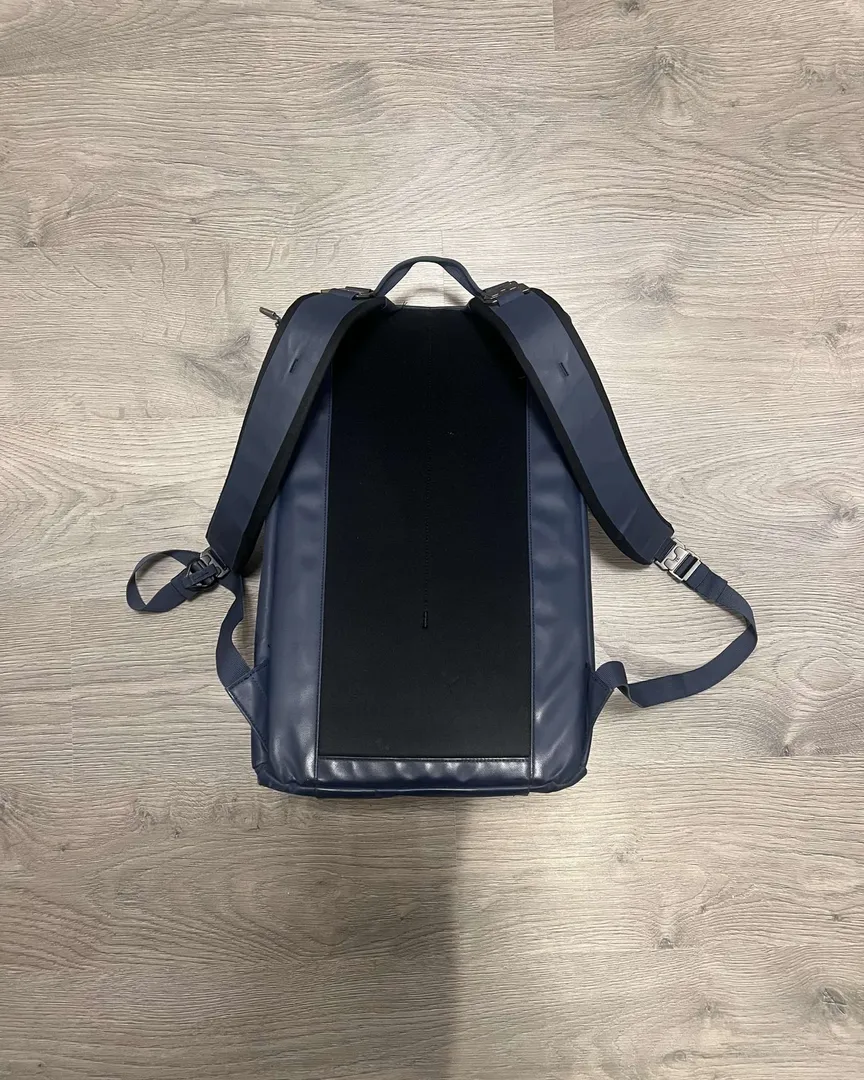 DB Hugger Base 15L