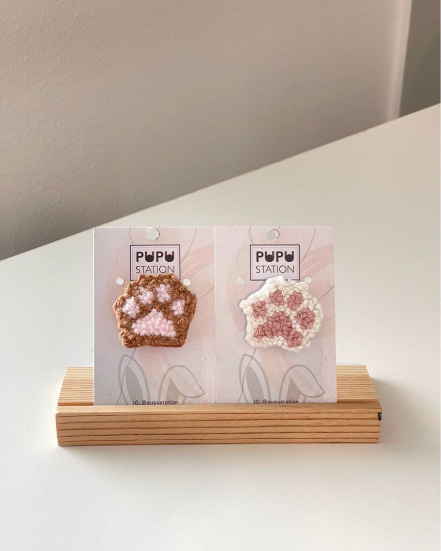 Cat paws pin set