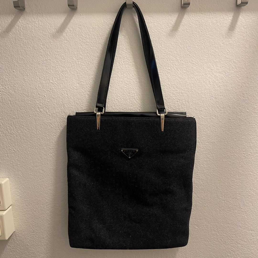 Felt tote bag