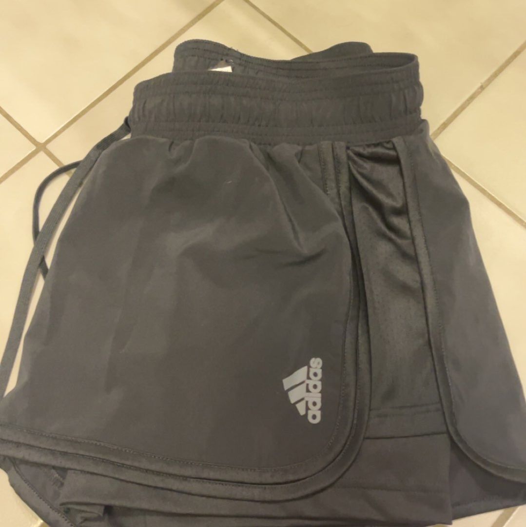 Adidas løpeshorts