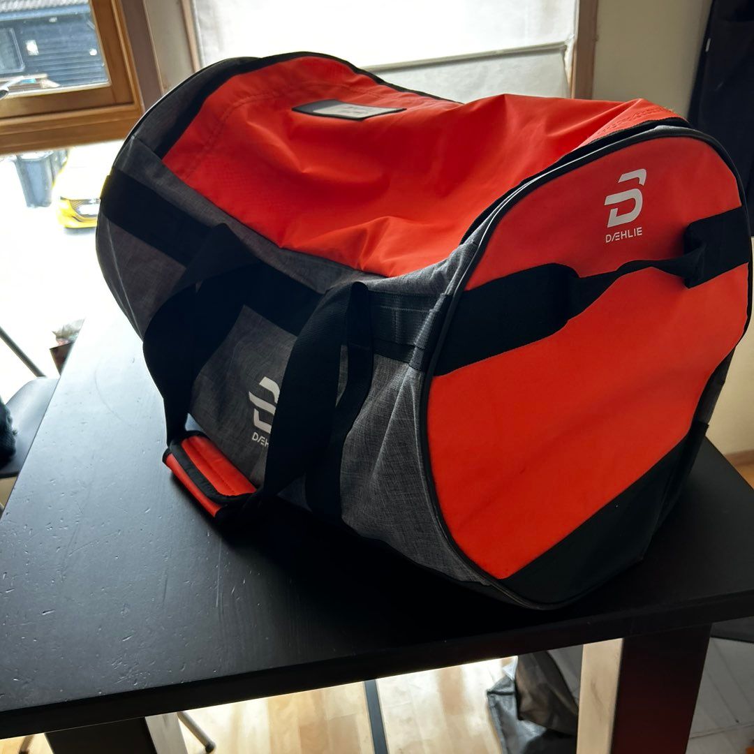 Deahli duffel bag