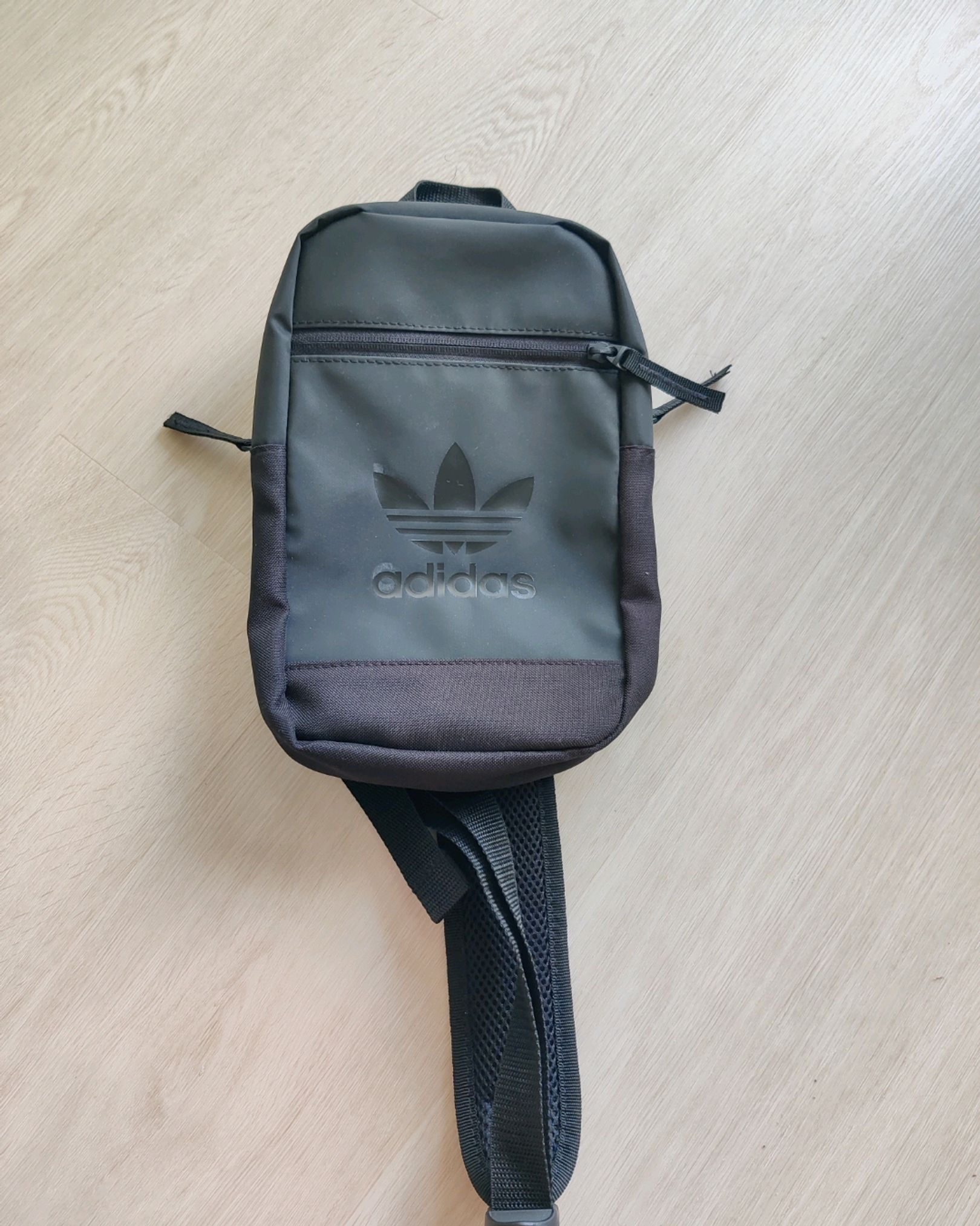 Adidas Olkabägi Uusi