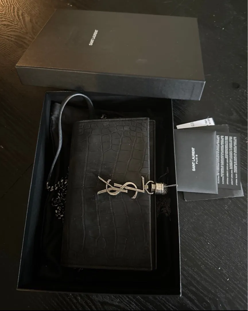 YSL CWALL MONO