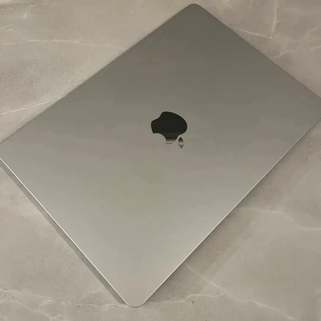 Macbook air M2 13»