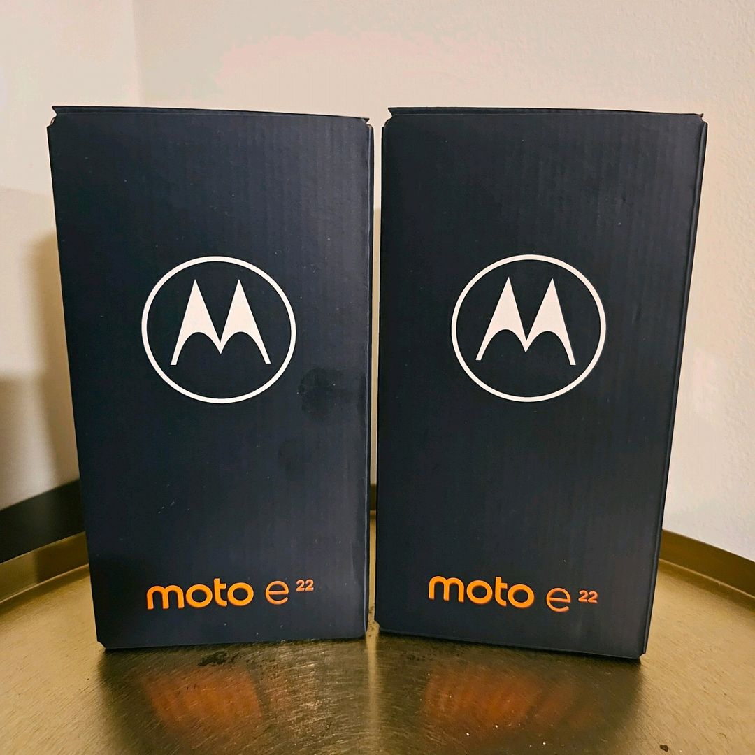 To Nye Moto E22