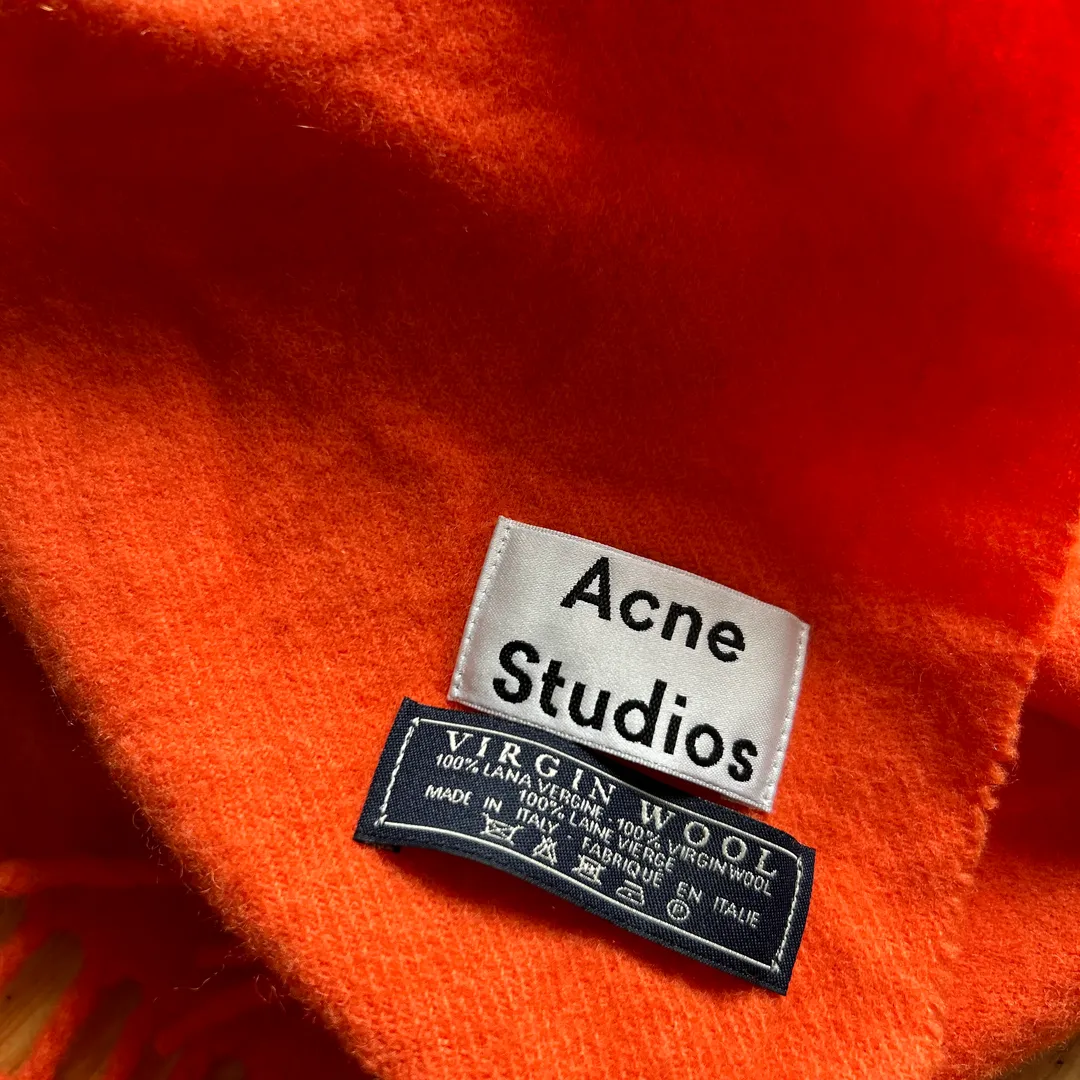 Acne Studios skjerf