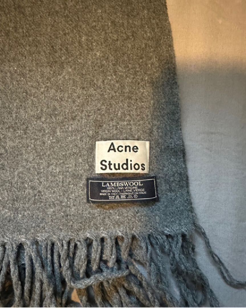 Acne Studios skjerf