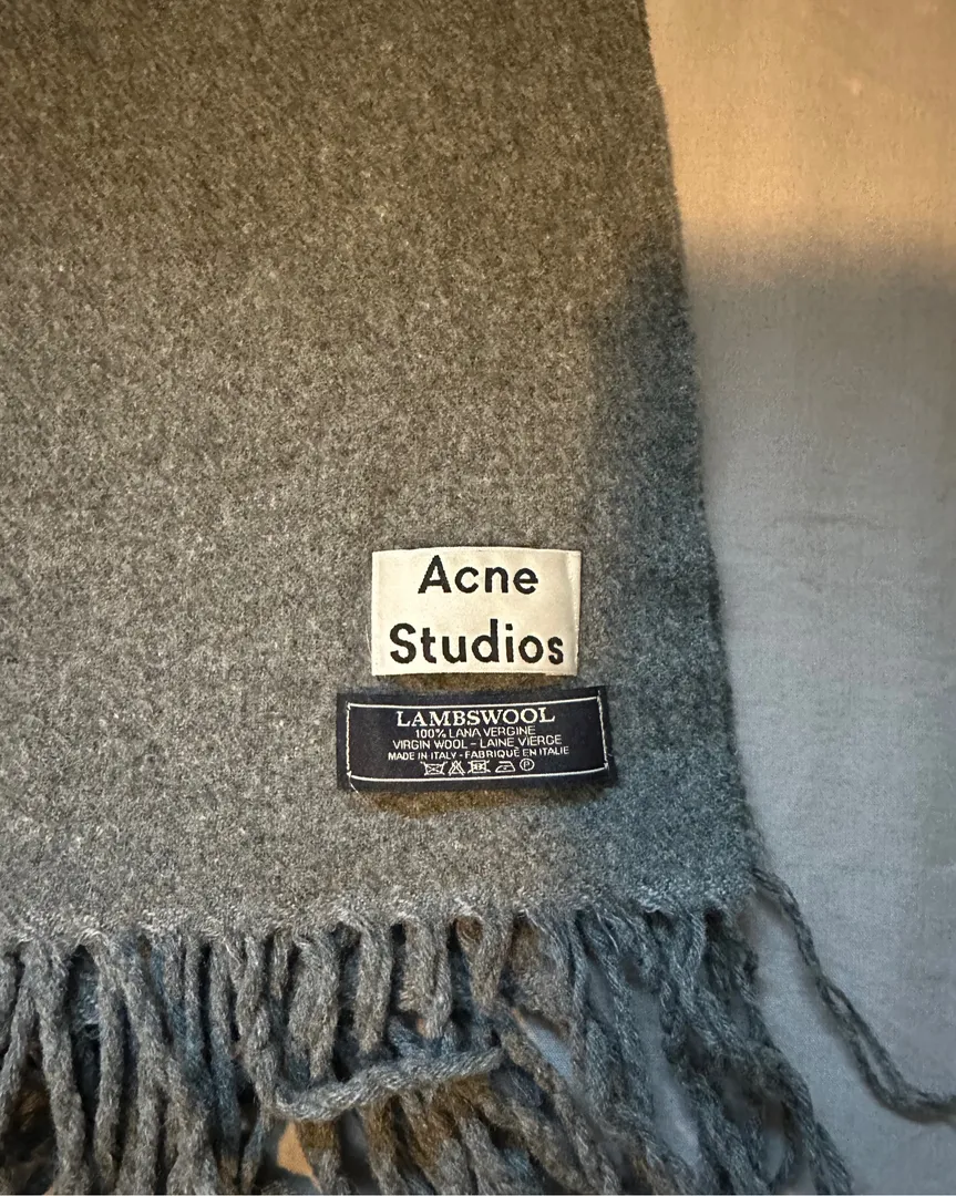 Acne Studios skjerf