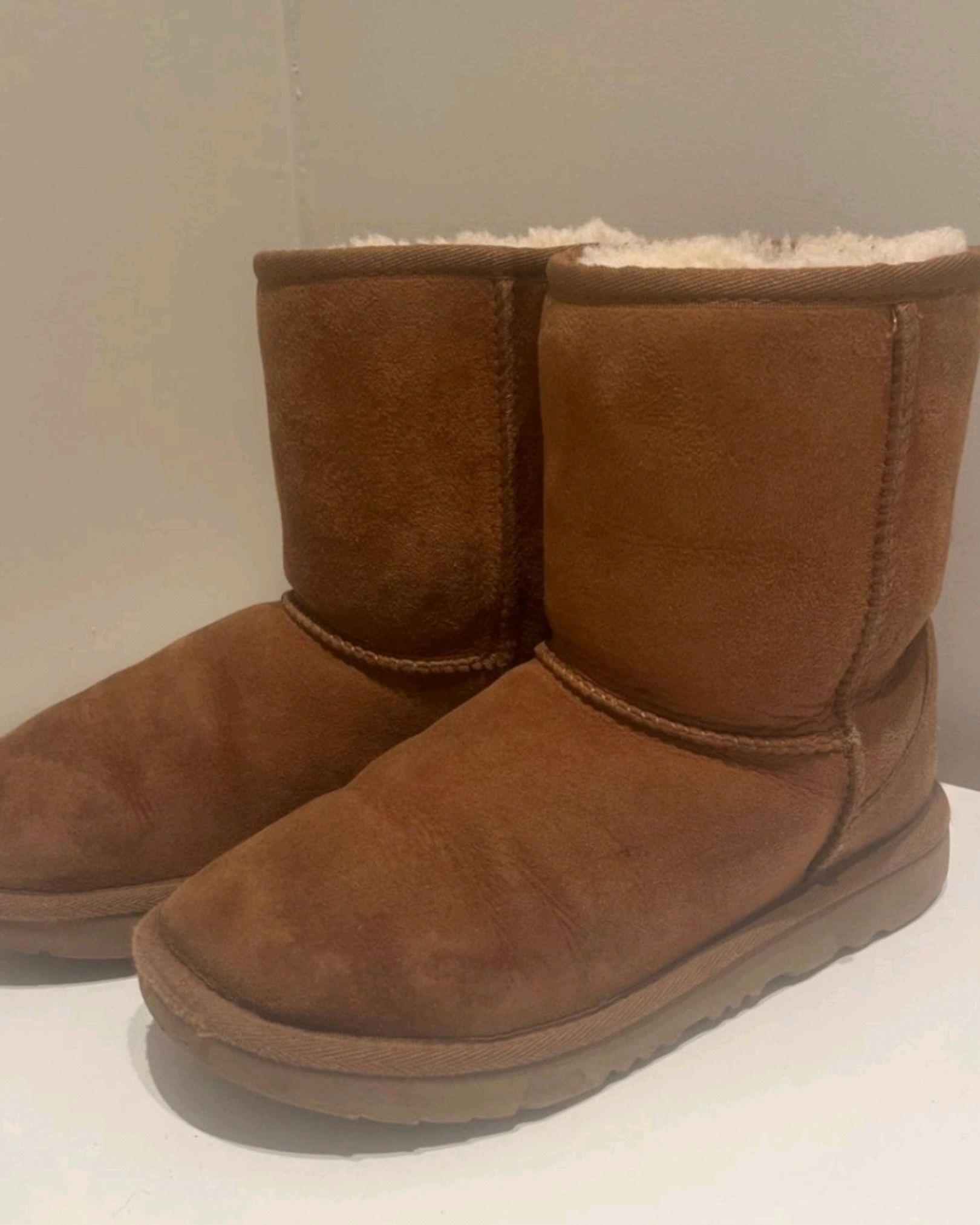 UGGs Classic II