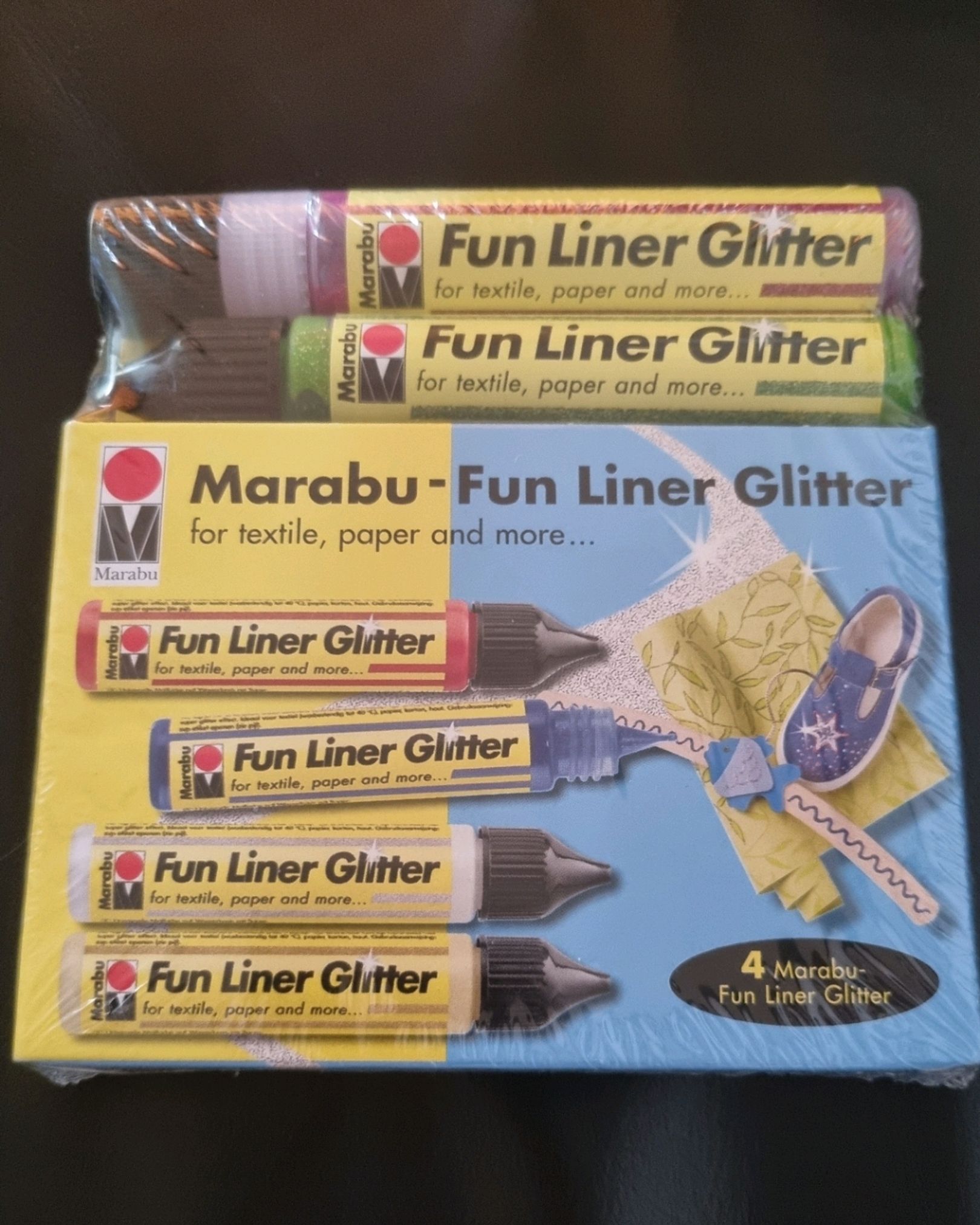 Fun liner glitter