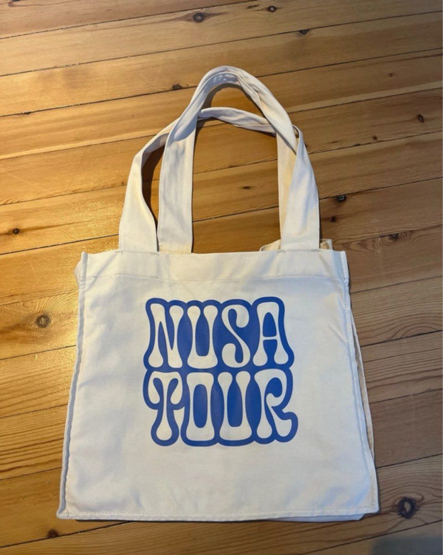 Tote bag