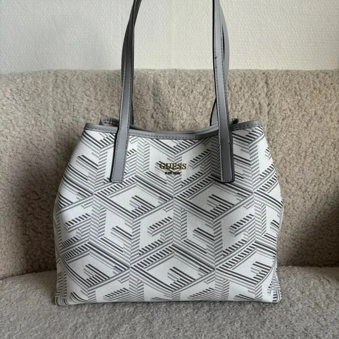 Guess tote bag