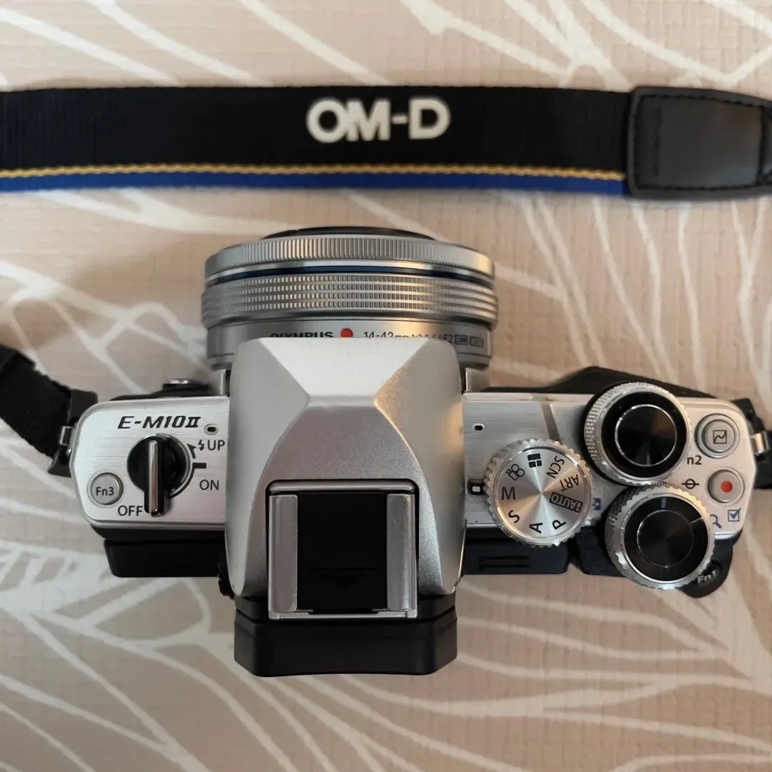 Olympus OM-D E-M10II