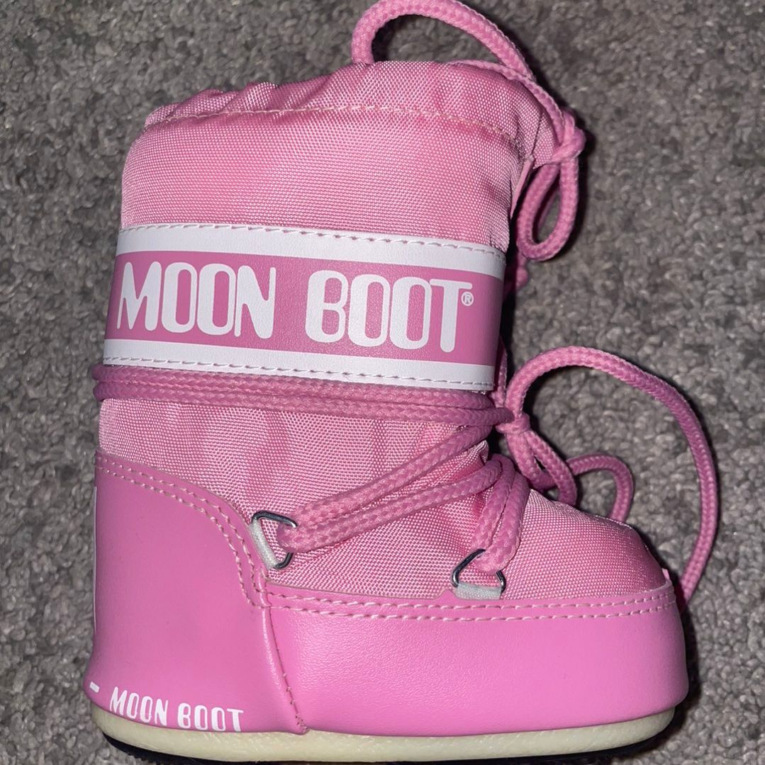 MOON BOOTS