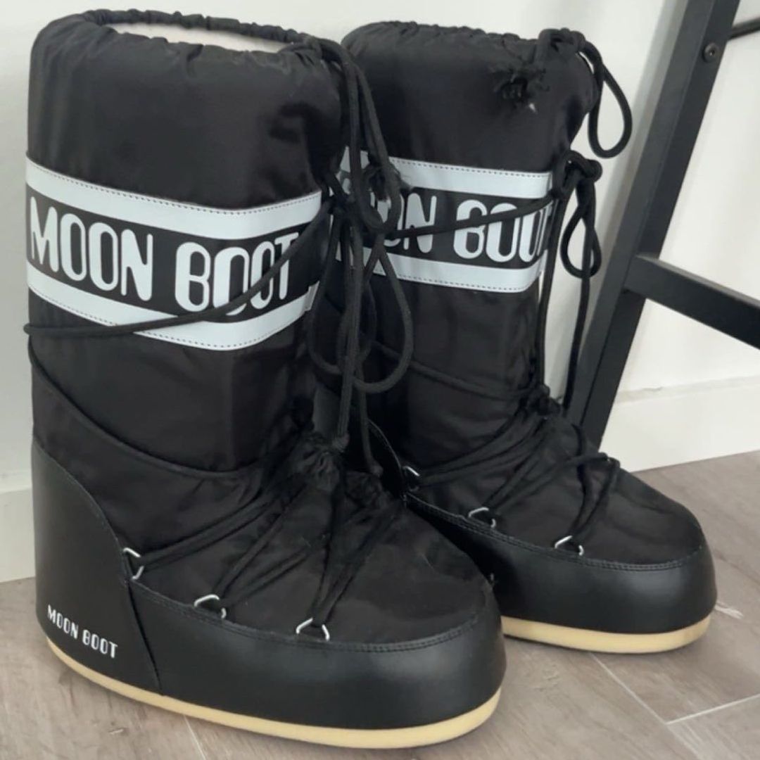 MOON BOOT