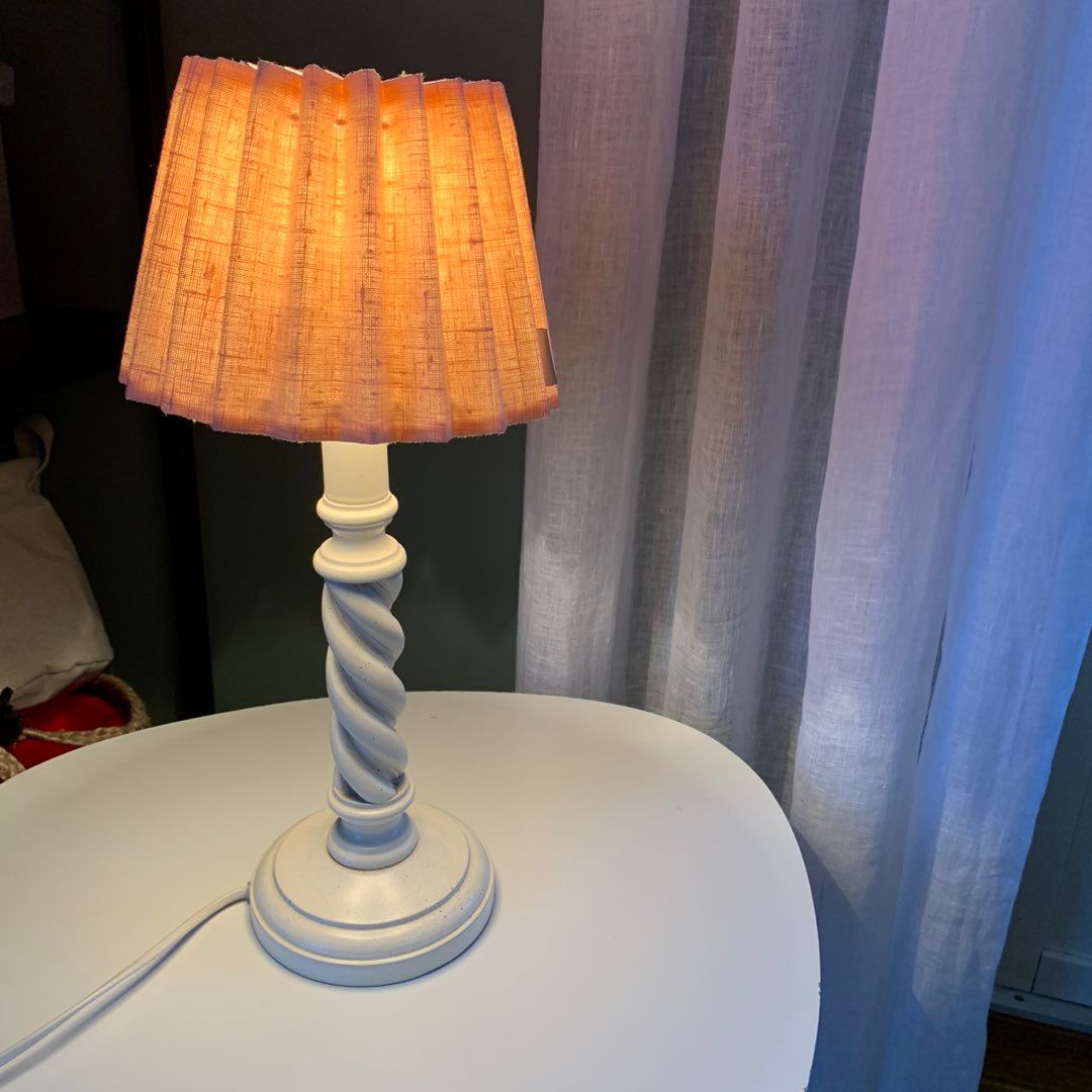 Bordlampe med skjerm