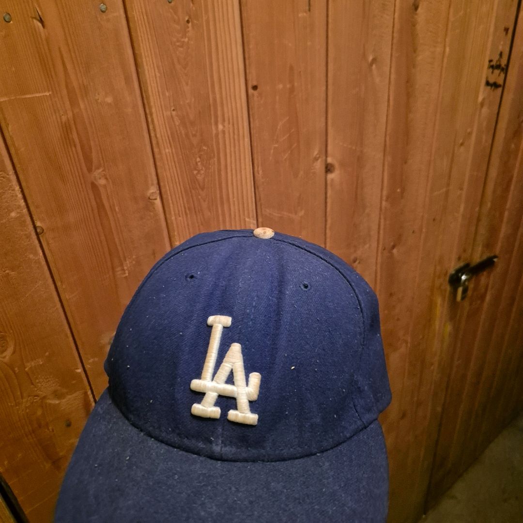 LA caps