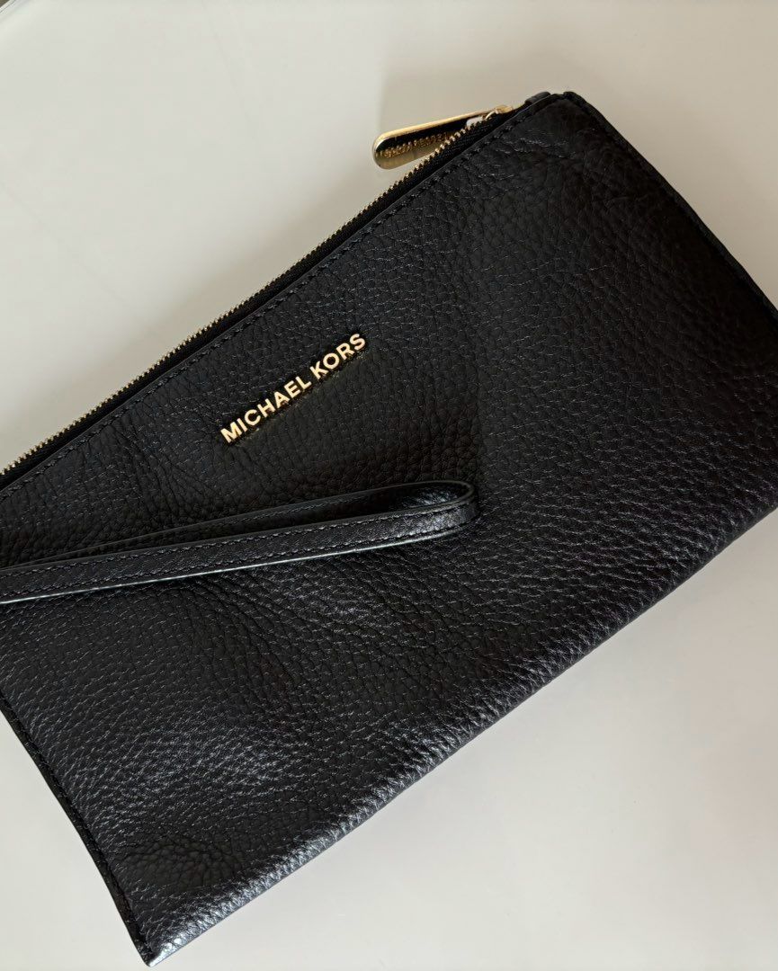 Michael kors pouch