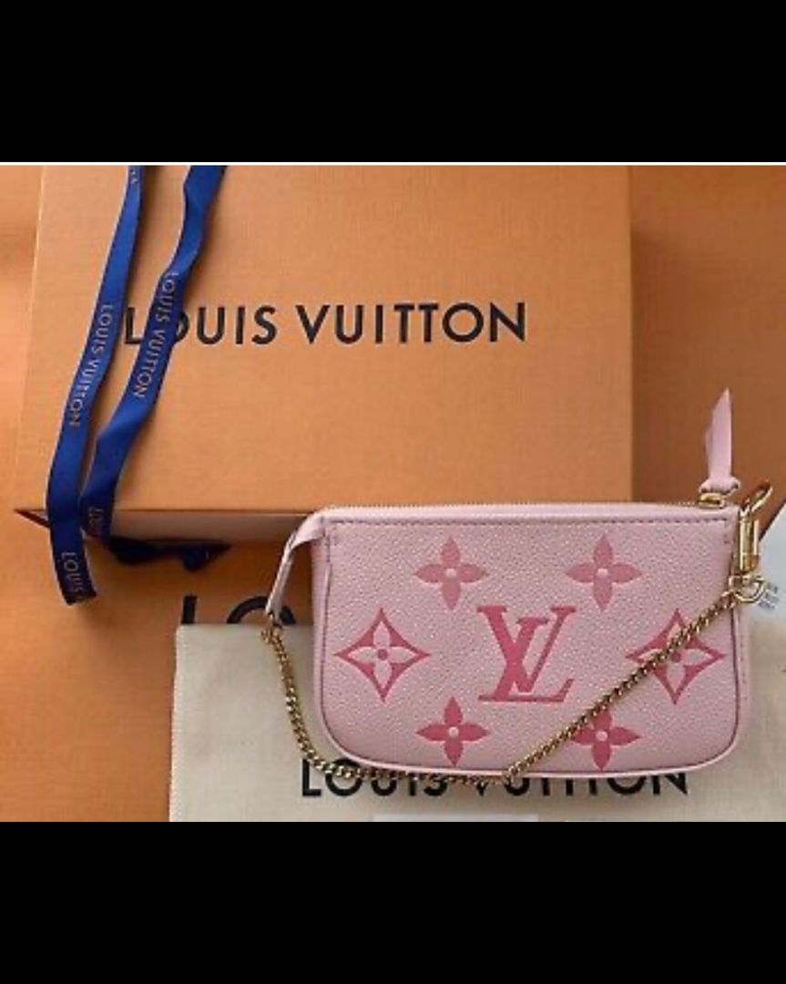 LV mini pochette