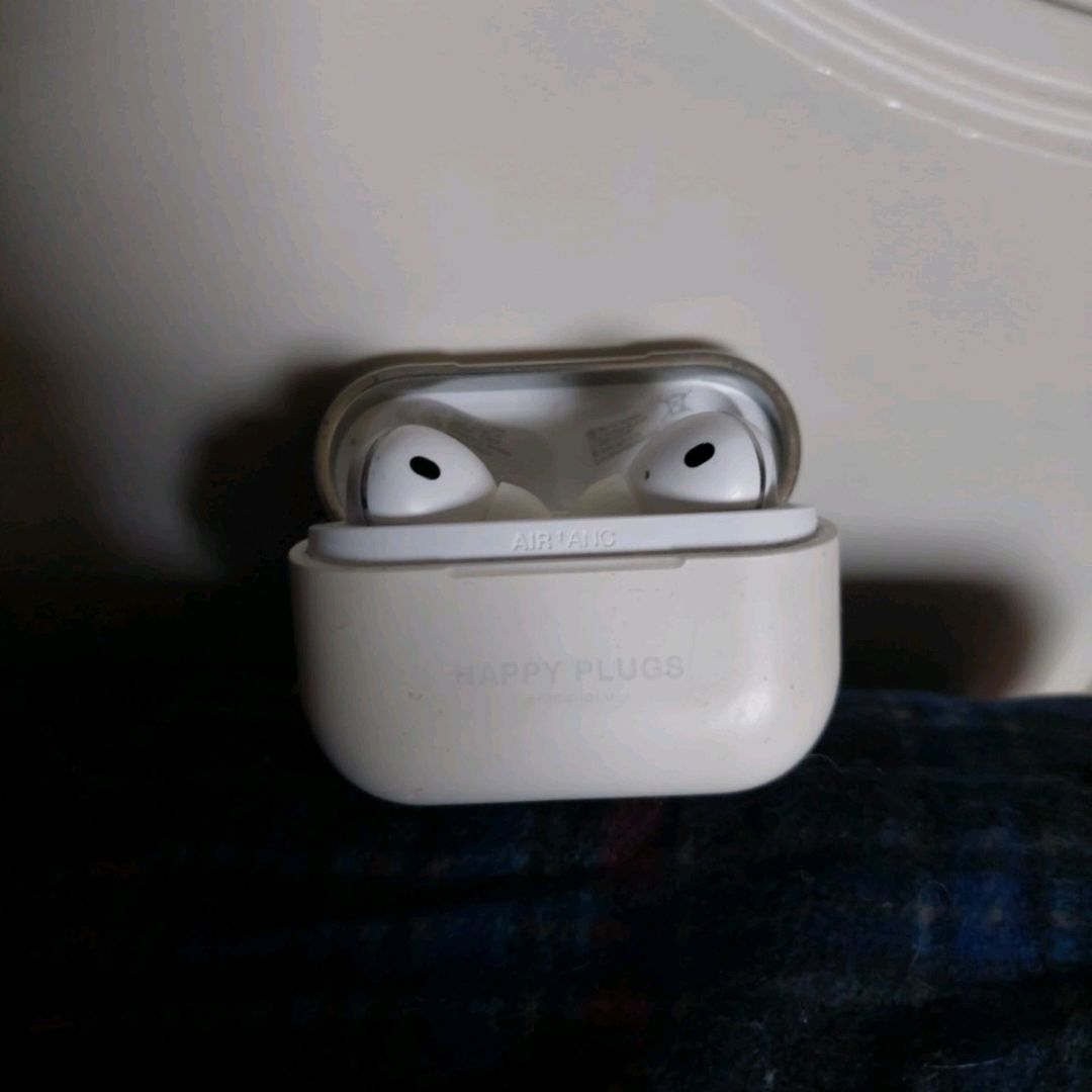 Happy plugs