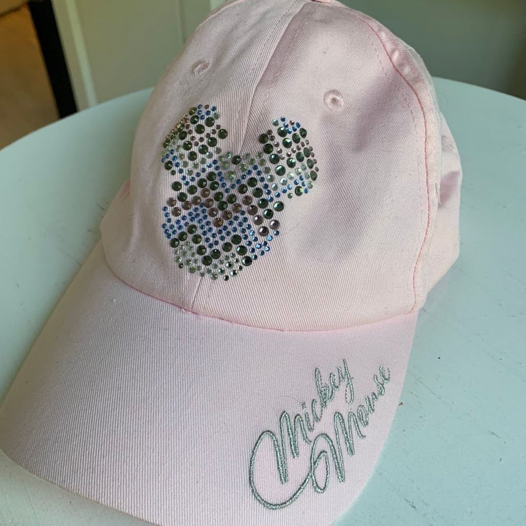 Rosa Disney caps