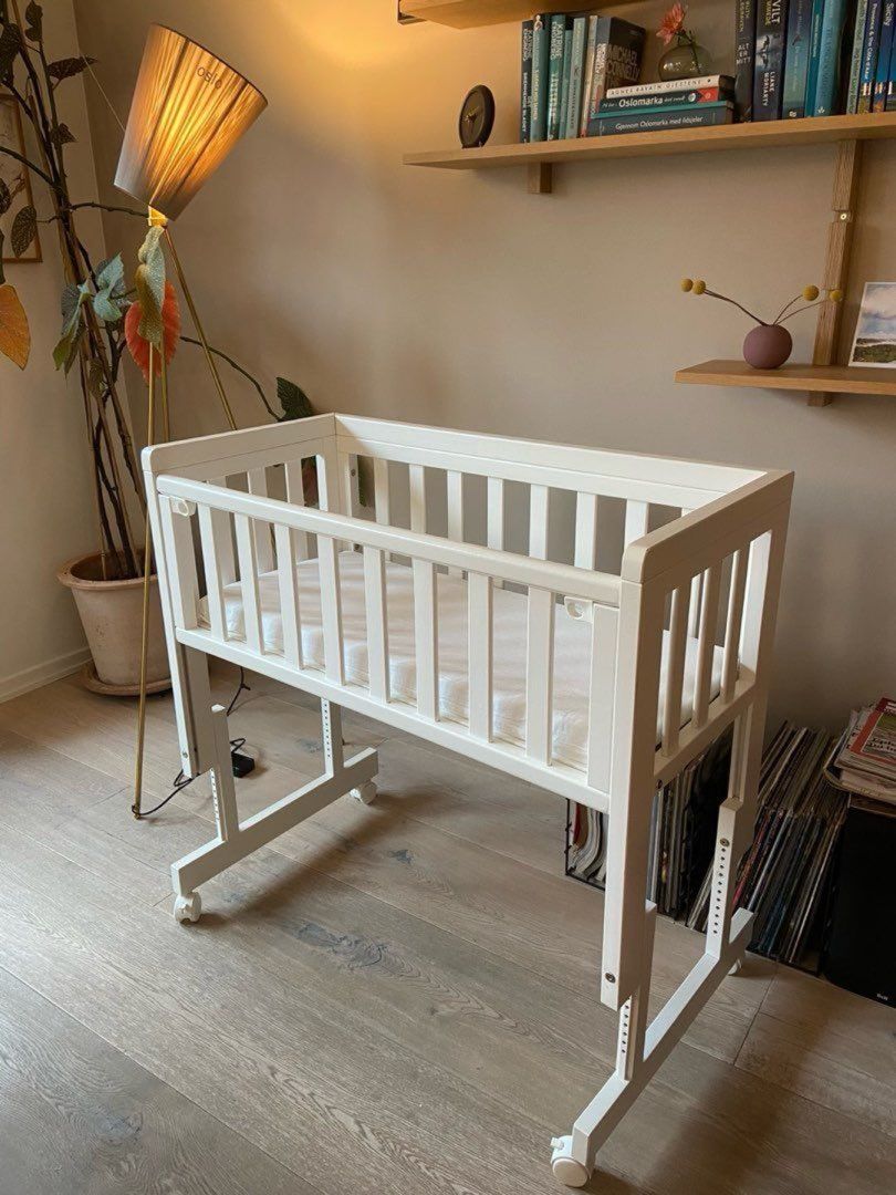 Troll bedside crib