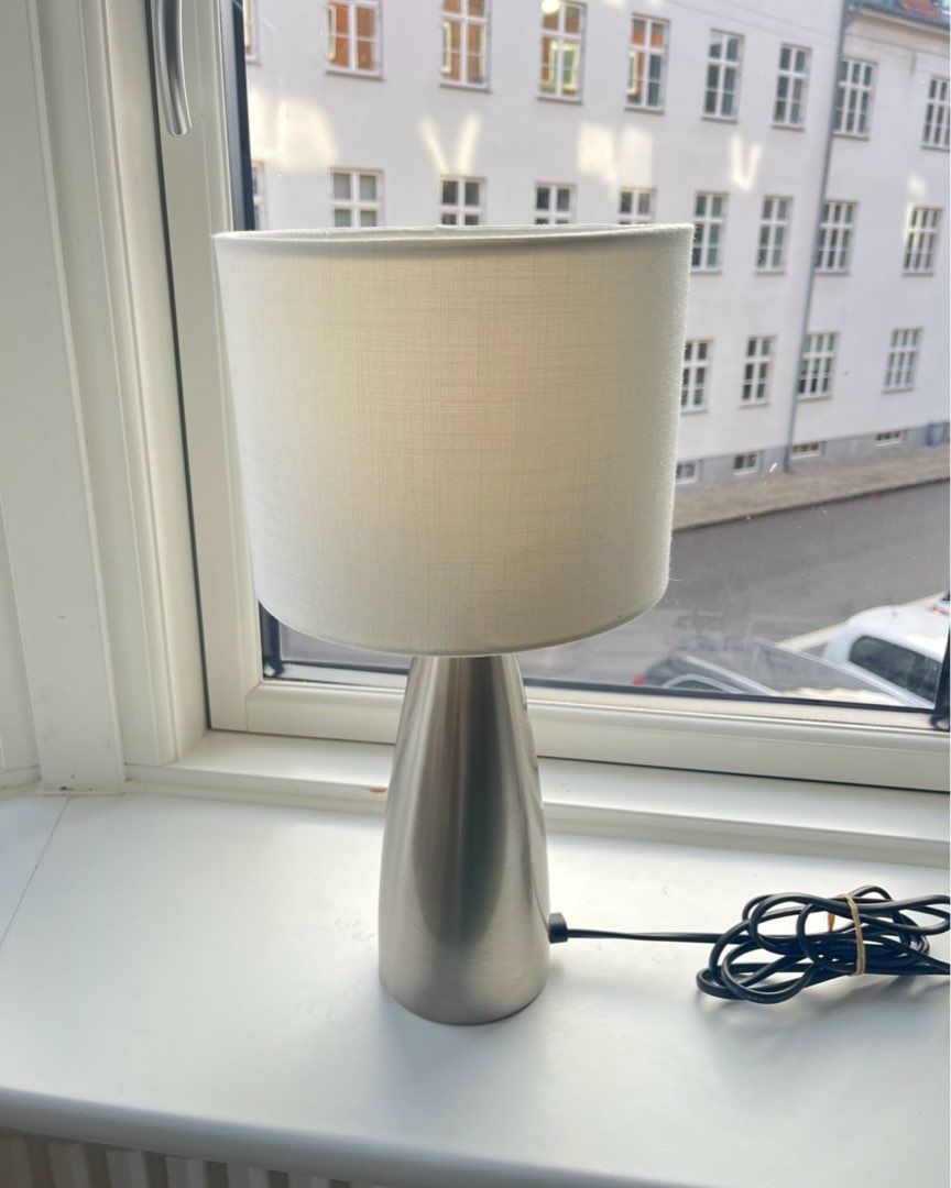 Bordlampe i stål