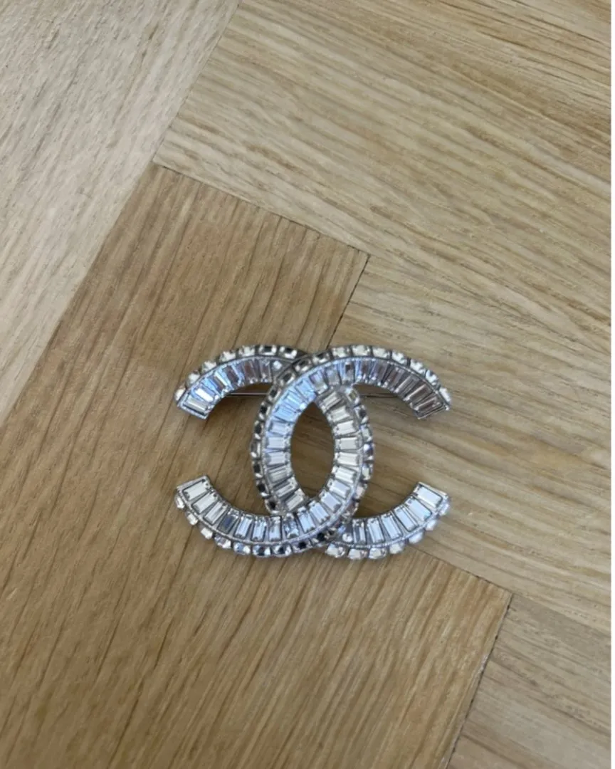 Chanel cc brooch