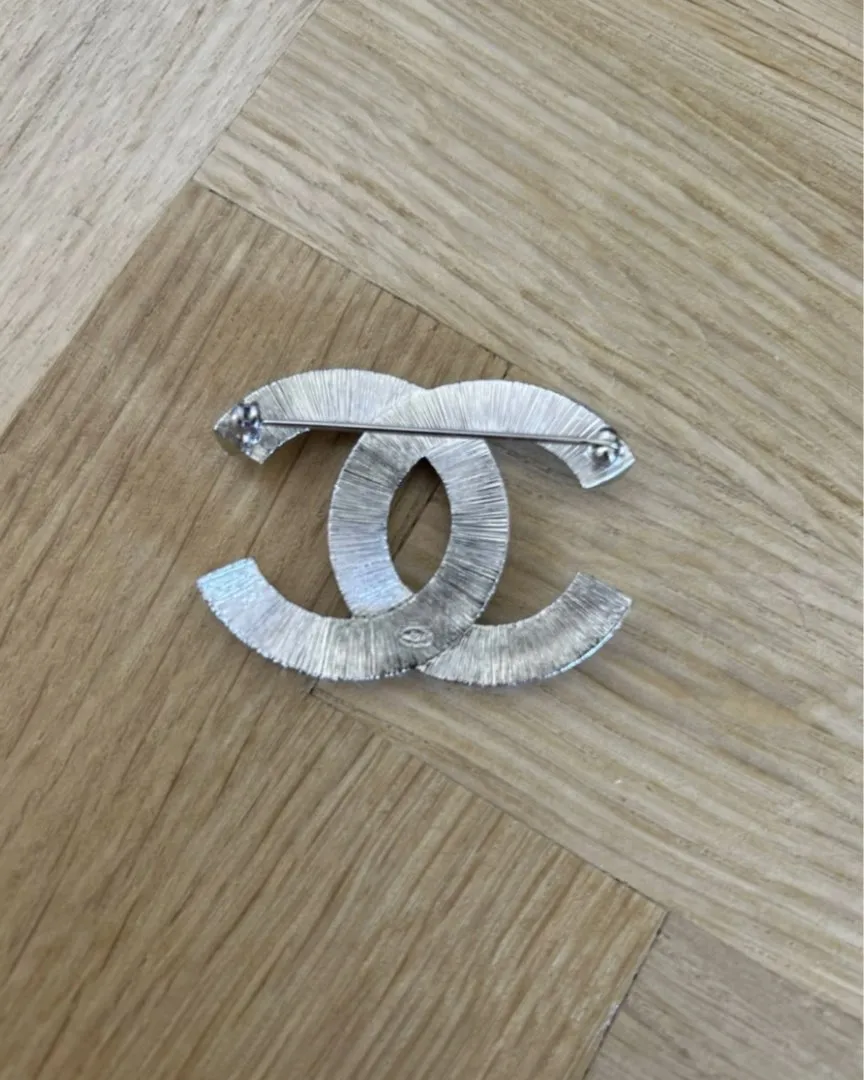 Chanel cc brooch