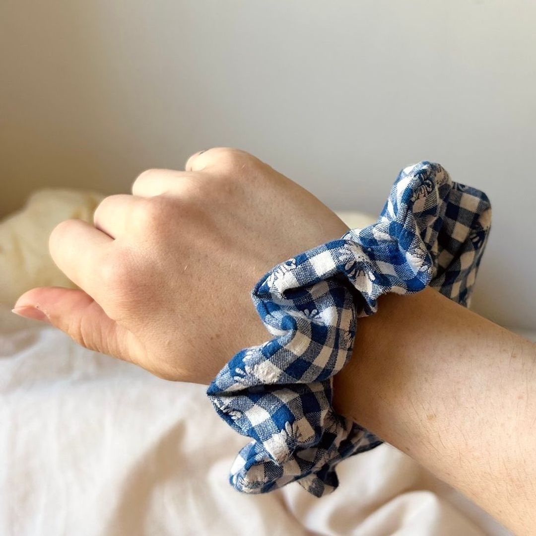 Håndlaget scrunchie