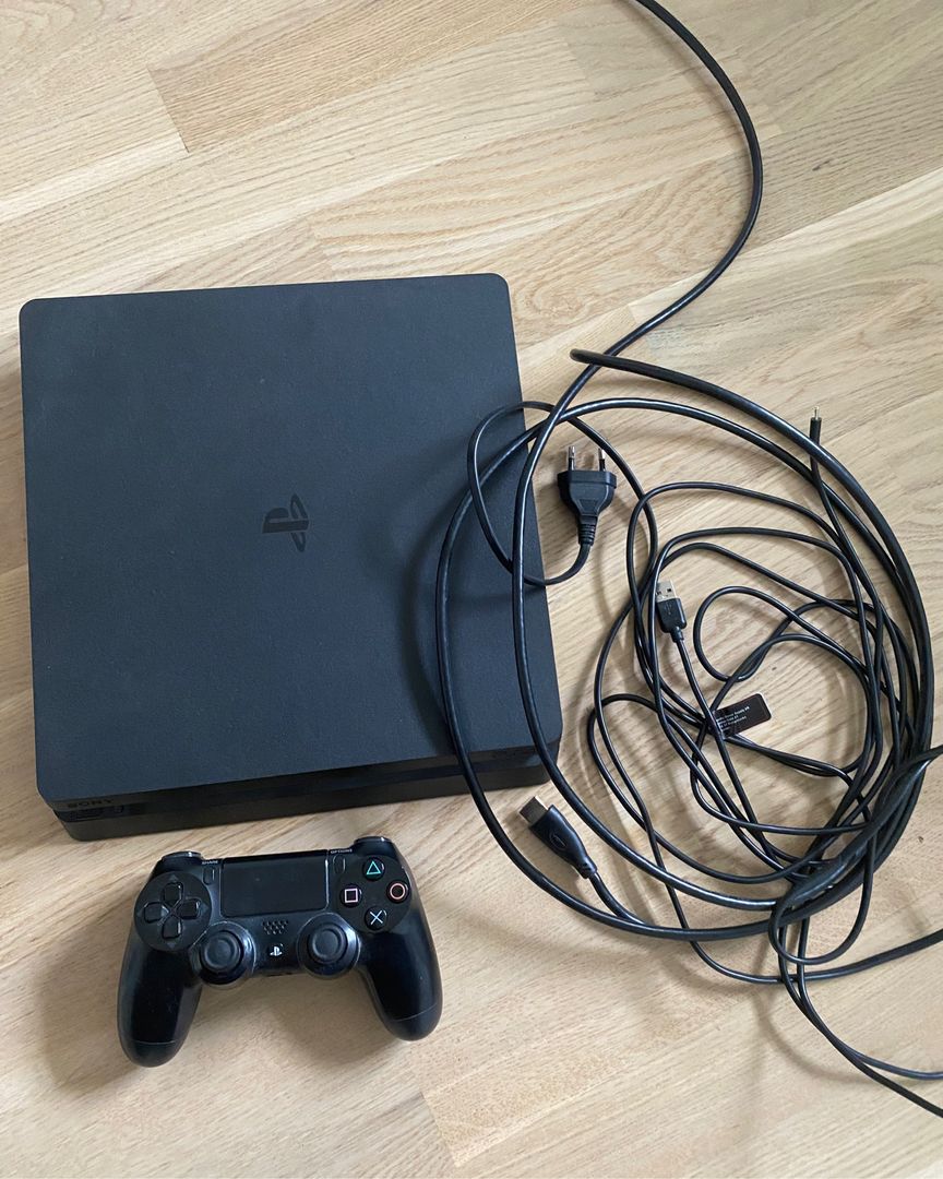 PlayStation 4 slim