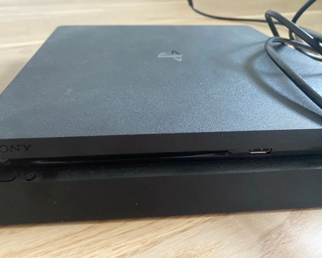 PlayStation 4 slim