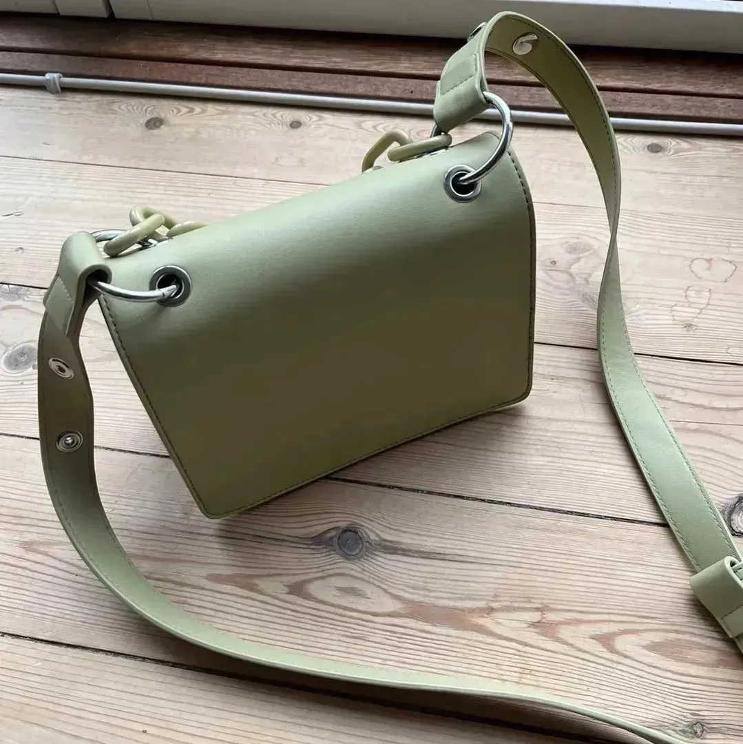 Crossbody taske