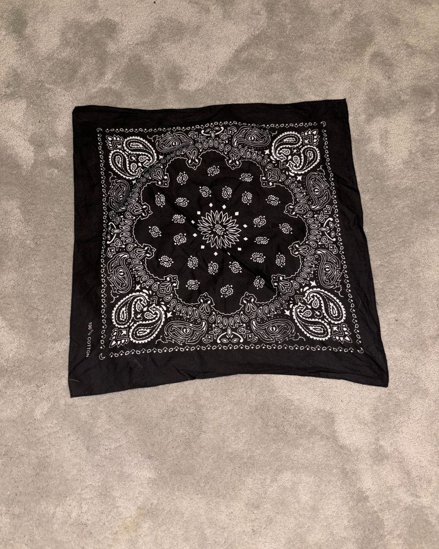 Sort bandana