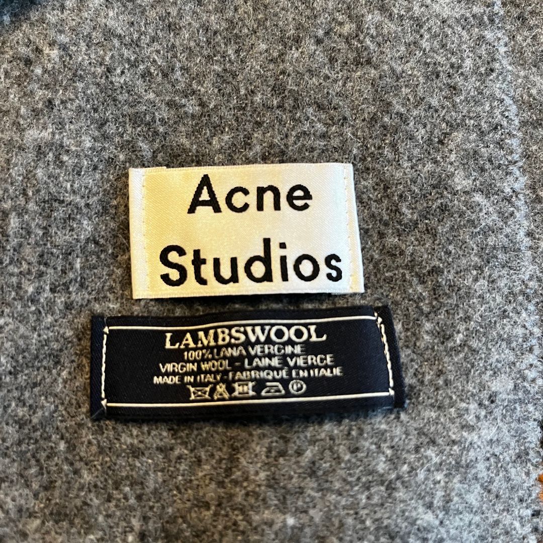 Acne skjerf