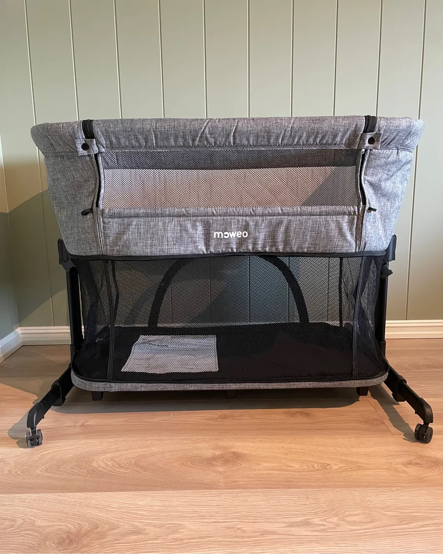 Moweo bedside crib