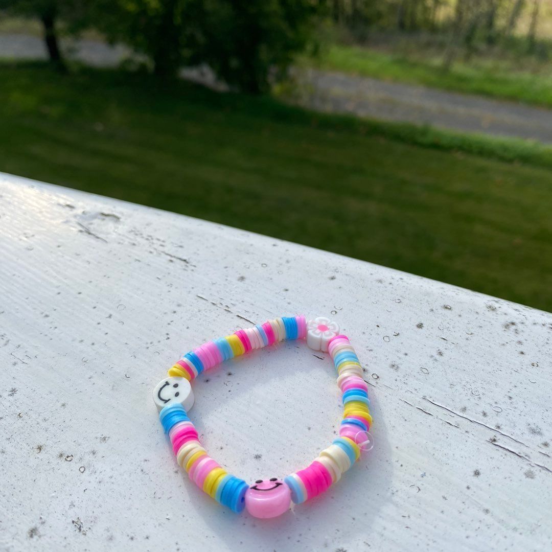 Clay bead armbånd