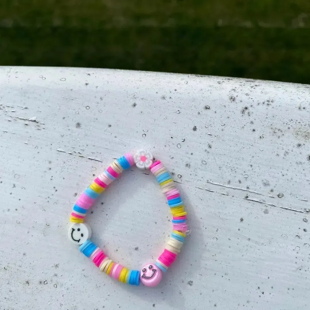 Clay bead armbånd