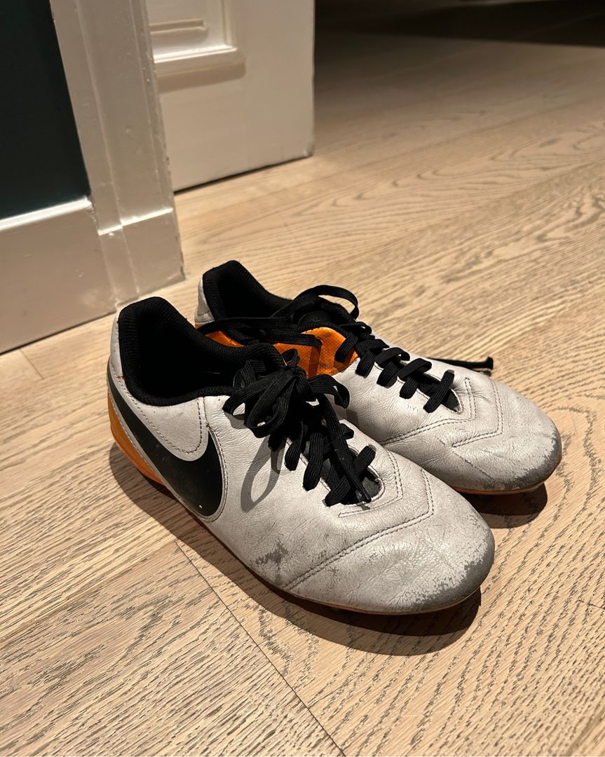 Nike tiempo