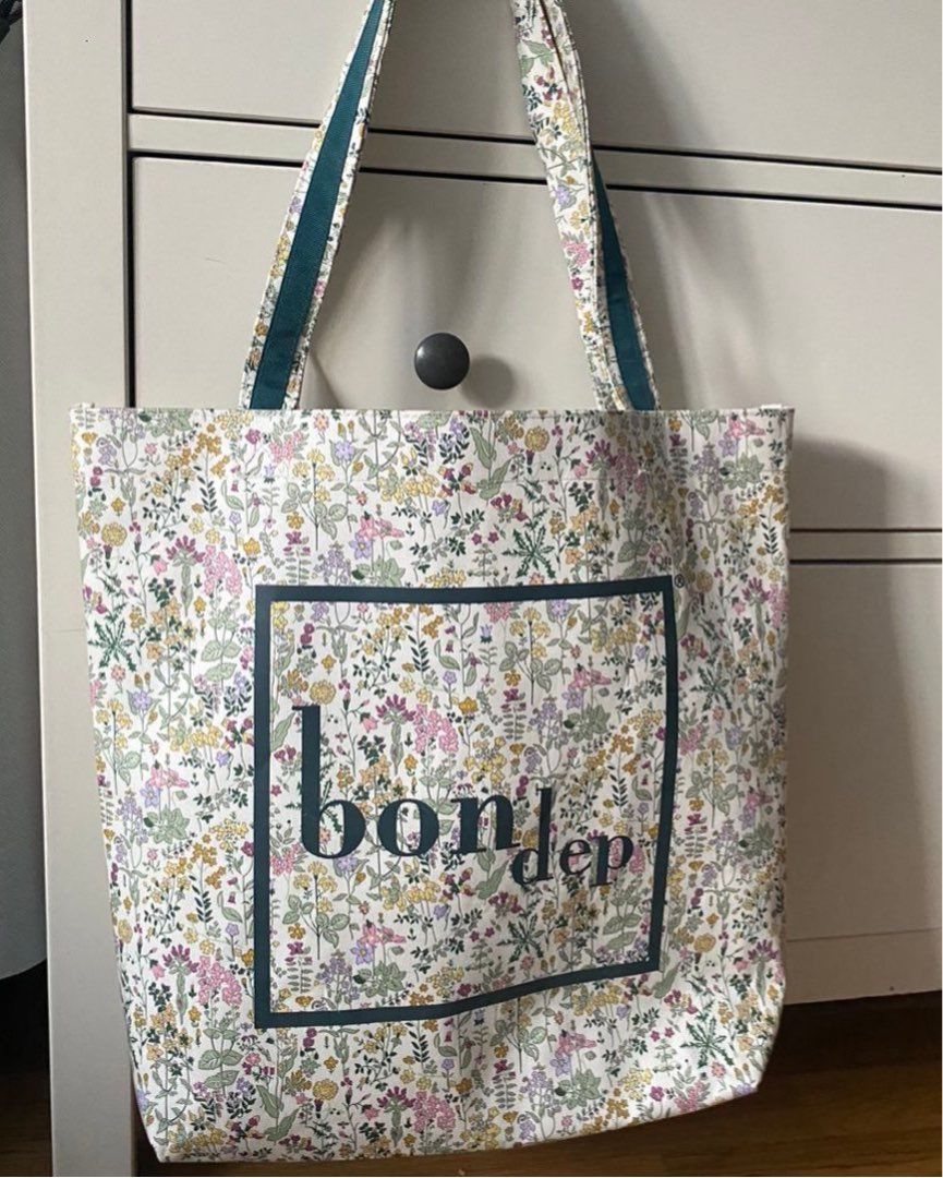 Tote bag